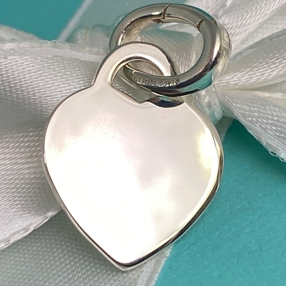 Tiffany & Co medium heart charm & clasping link 925 New in box - Picture 3 of 6